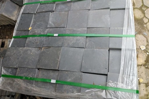 Đá slate đen vảy đồng Lai Châu 20x20x(0,4-1)cm