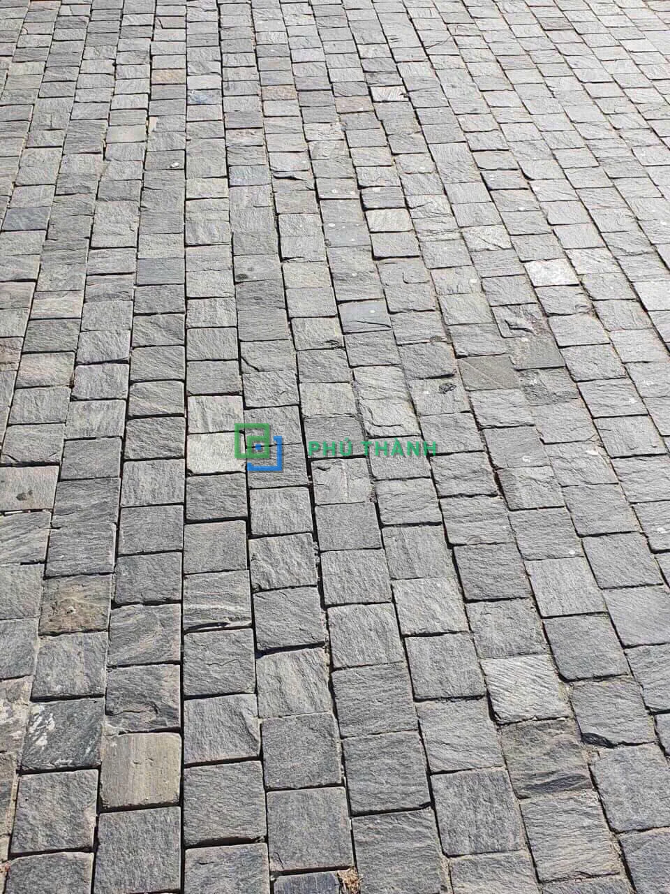 Lối đi lát đá cubic chẻ tay